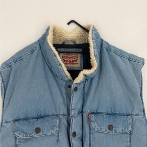 Levi’s Mens Denim Utility Shearling Collar Midweight Quilted Vest